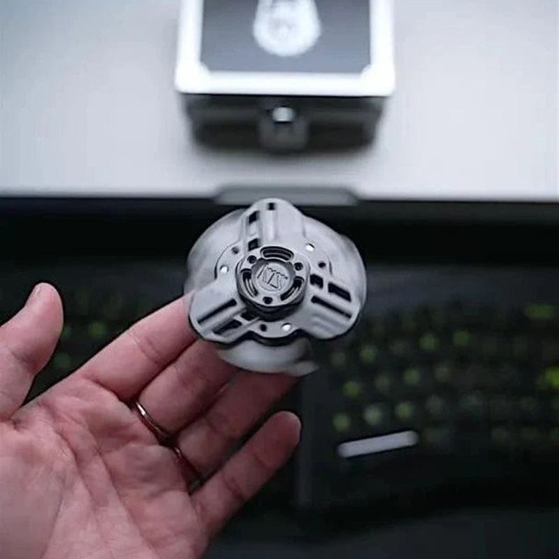 Tri linkage spinner