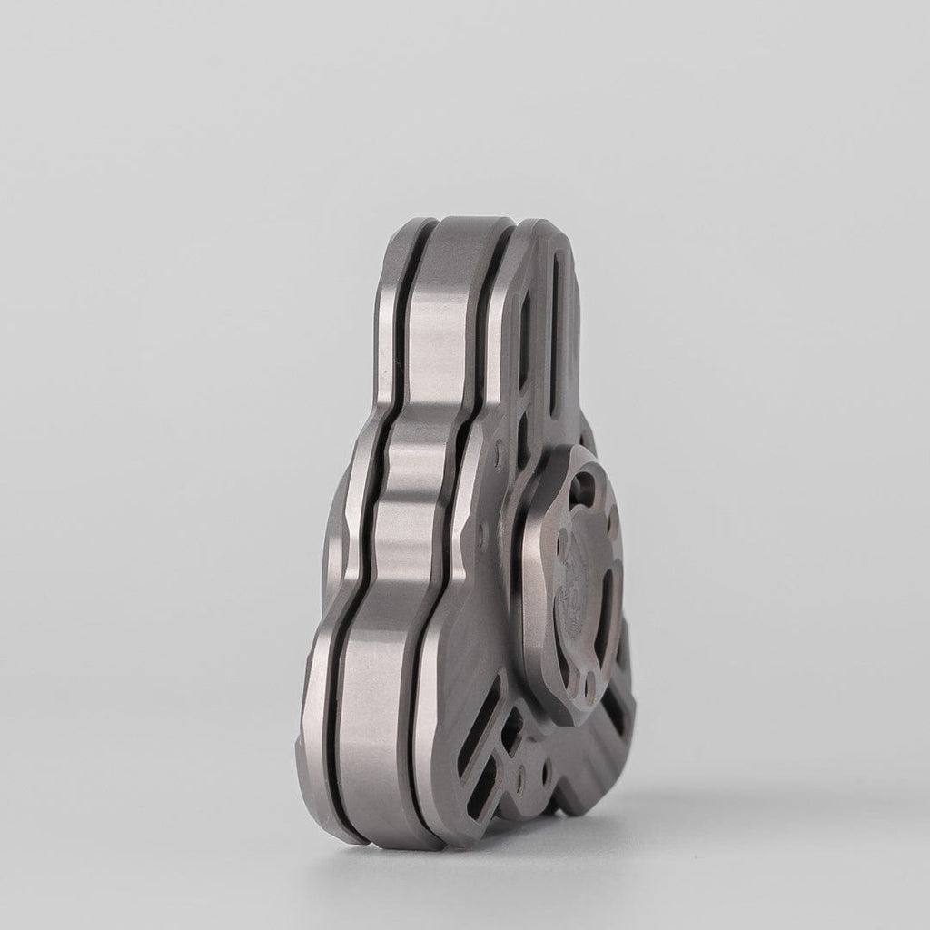 Tri linkage spinner