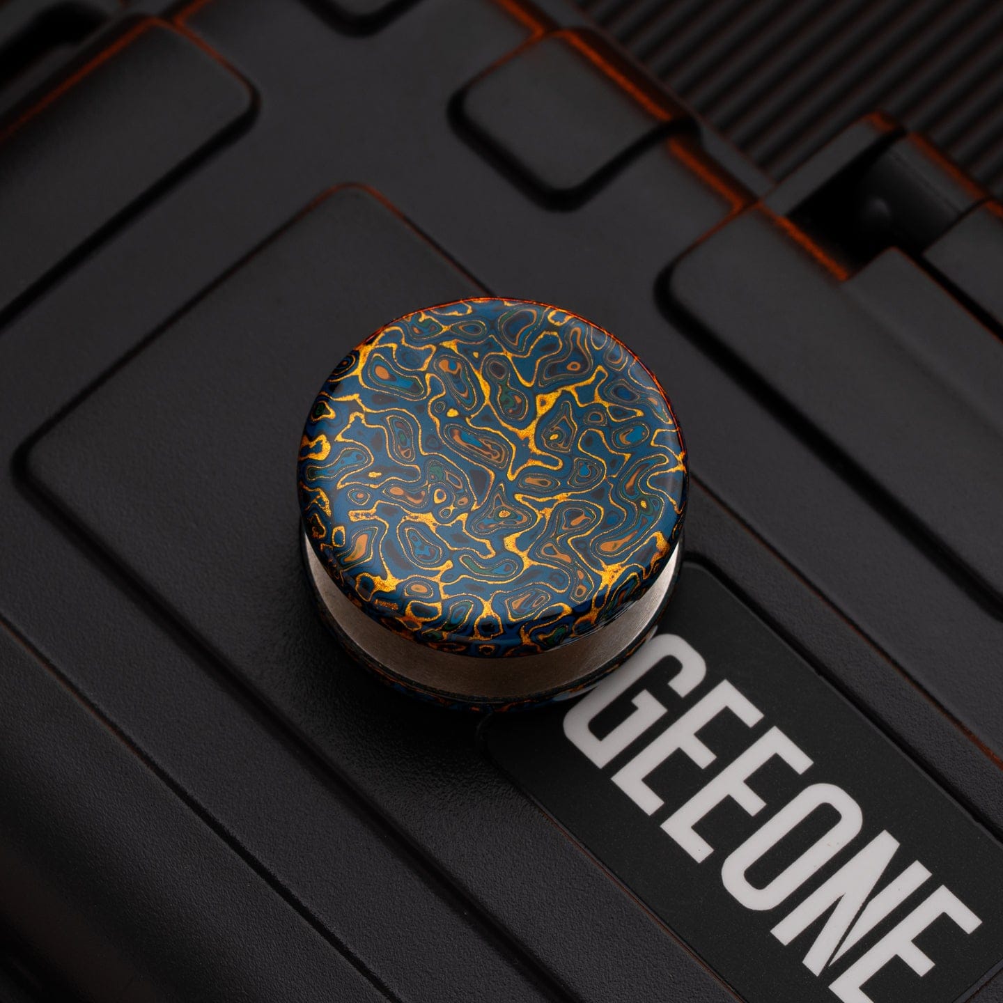 Lacquer Spinner Buttons